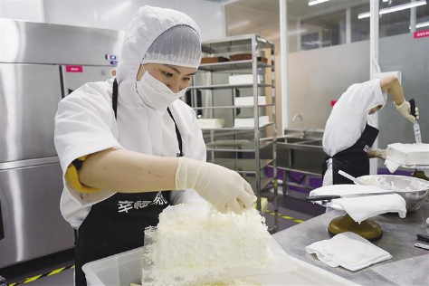 据了解,幸福西饼在200多个覆盖城市内,部署分布式卫星工厂
