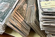 科技股承压时美元仍跌，避险需求并非单向流动