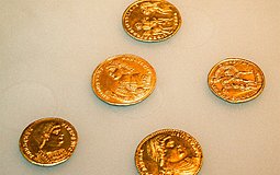 黄金仍在4000美元下方,避险逻辑遭遇利率顾虑