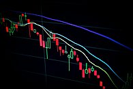 纳指上涨1.18%，芯片反弹与财报分化并行