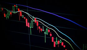 美股收官日芯片股重挫,英特尔业务增长并不均衡